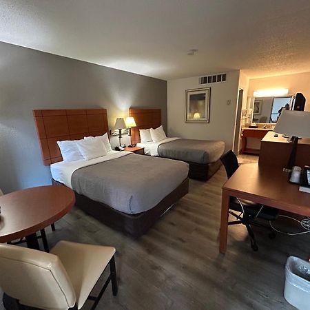 Quality Inn University Lansing Exterior foto