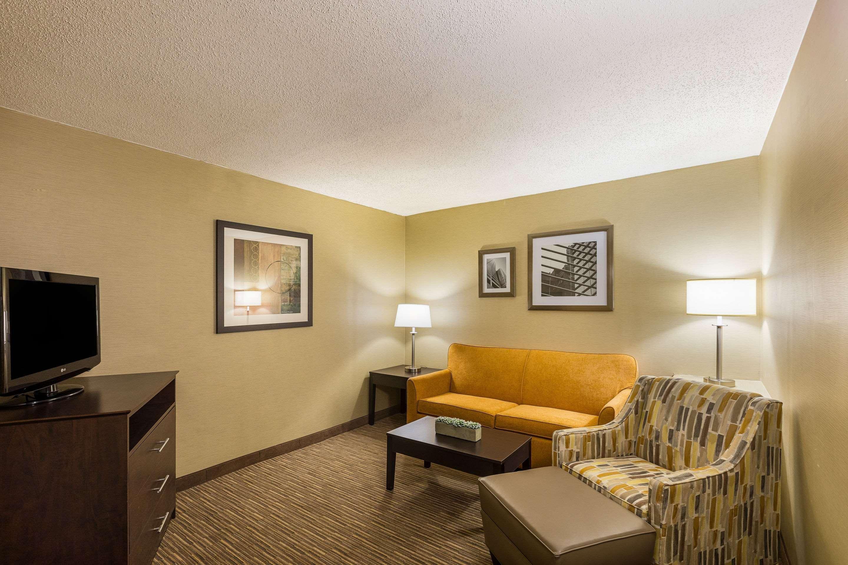 Quality Inn University Lansing Exterior foto