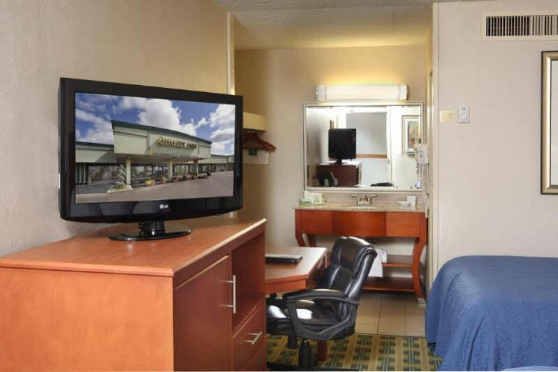 Quality Inn University Lansing Exterior foto